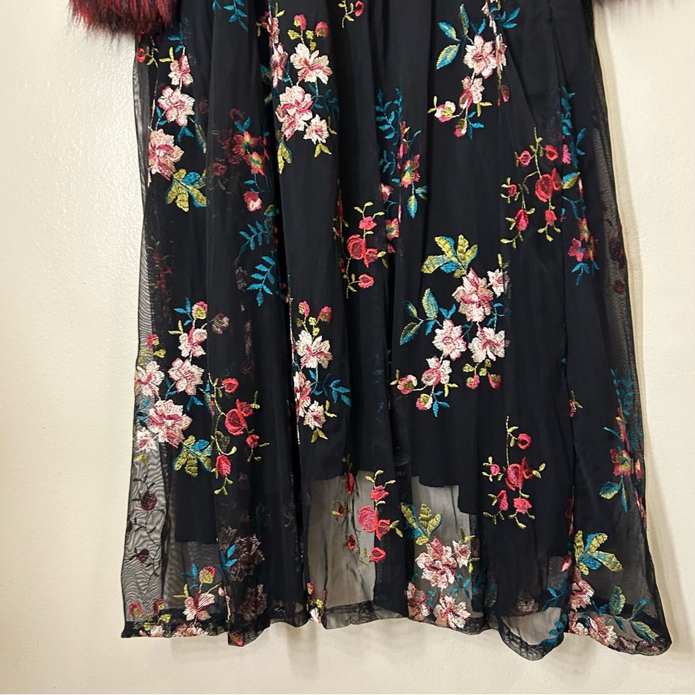 Jennafer Grace floral embroidered duster coat with faux fur trim cuffs - Picture 4 of 6